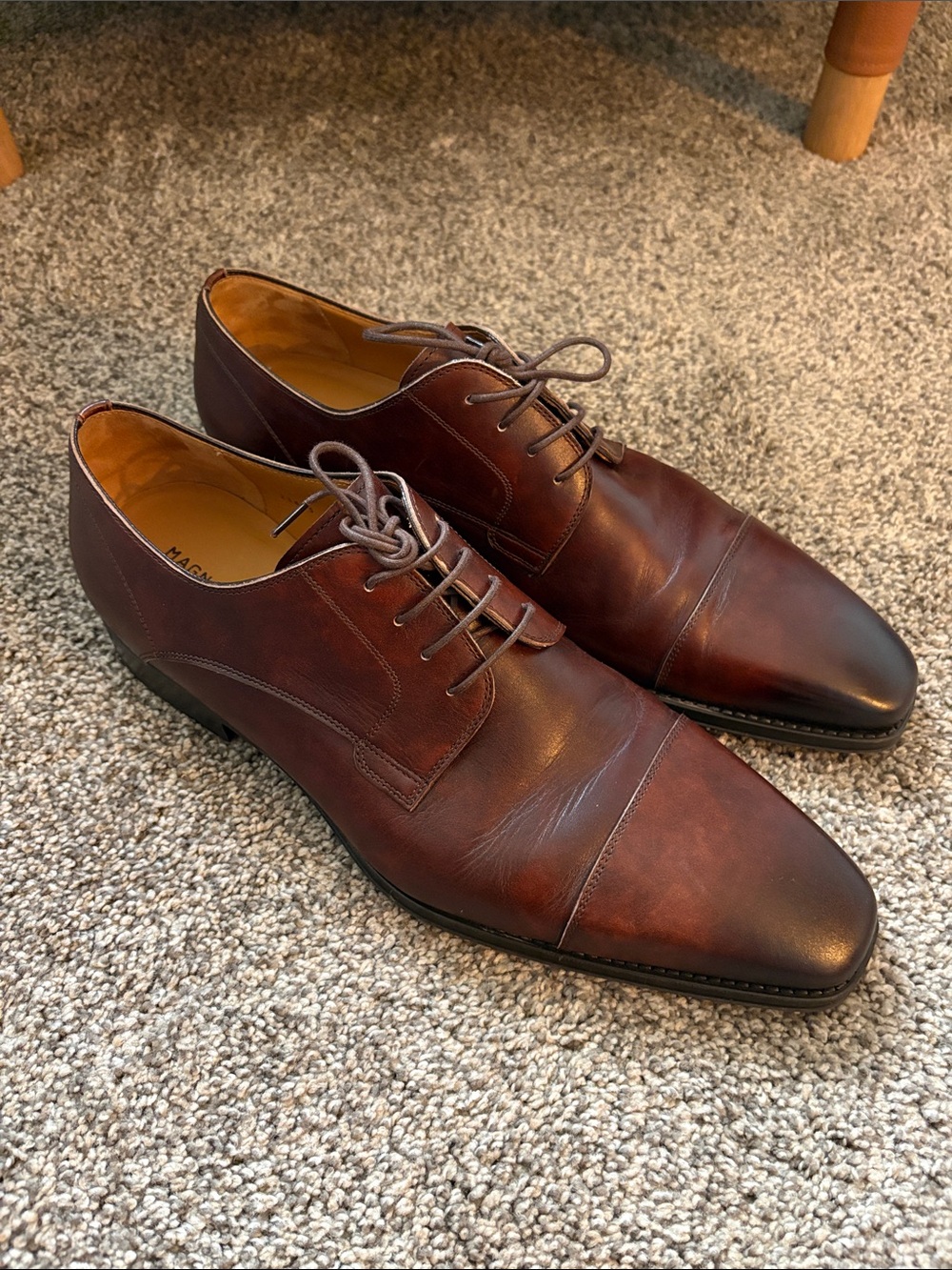 Magnanni Men's Brown Burgundy Leather Cap-Toe Derby Shoes